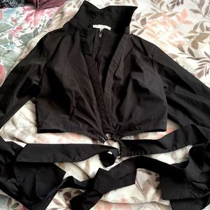 Cute cropped button down shirt. Worn only once.